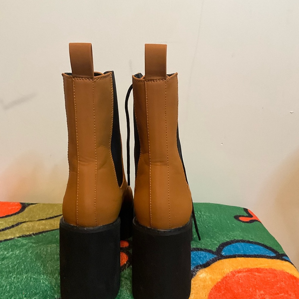 Stylish Tan Lace-Up Platform Boots - Picture 3 of 3